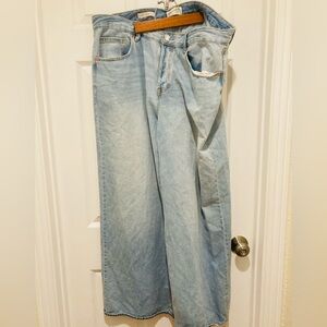 LIKE NEW Universal Thread size 17R Mid-Rise Super Wide Leg Jeans!